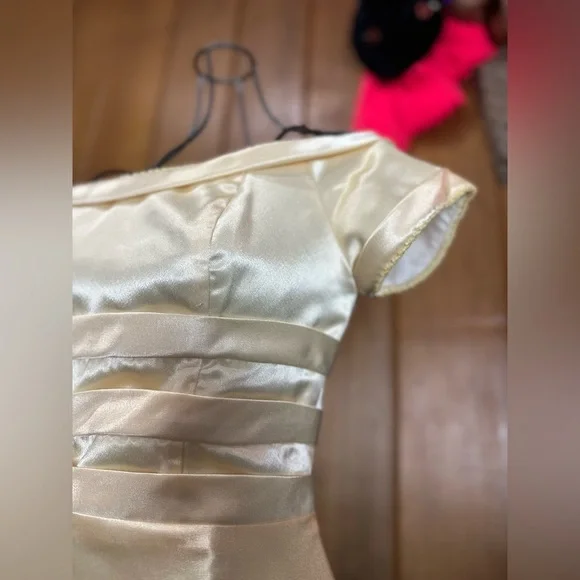 VINTAGE yellow gown, small - Picture 6 of 16